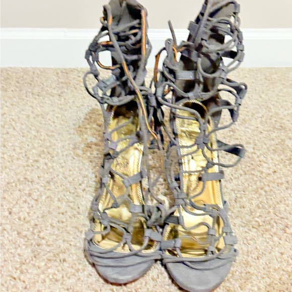 Stylish Grey Women's Gladiator Sandals - Picture 2 of 8